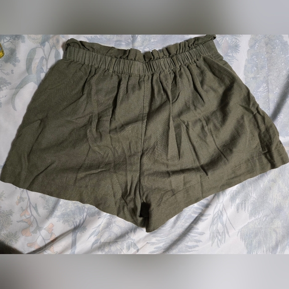 American Eagle Outfitters High Waist Olive Shorts - Picture 2 of 4